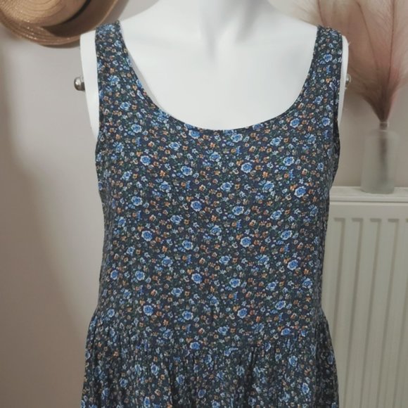 Forever 21 Low Back Ditsy Pleated dress-  Small - Picture 8 of 8